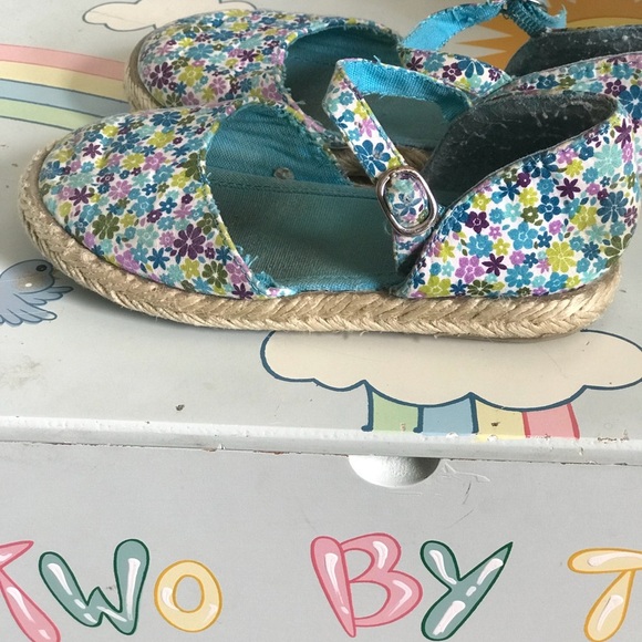 Kids Straw Flower Sandals size 8 - Picture 5 of 5
